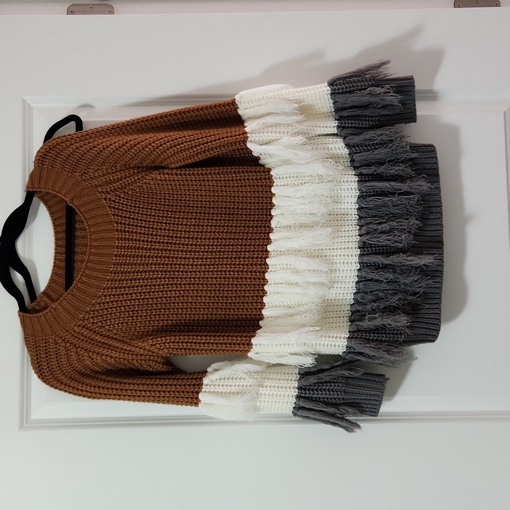 Knit boho style sweater | size S | fringe detail